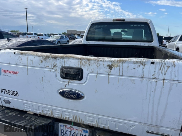 2015 Ford F-250 Lariat z VIN 1FT7W2B61FEB96343, wystawiony jako IAAI lot #42260239 z przebiegiem 171 392 mil mil oraz . Historia ofert i sprzedaży dostępna na DreamBid. Obrazek 4.