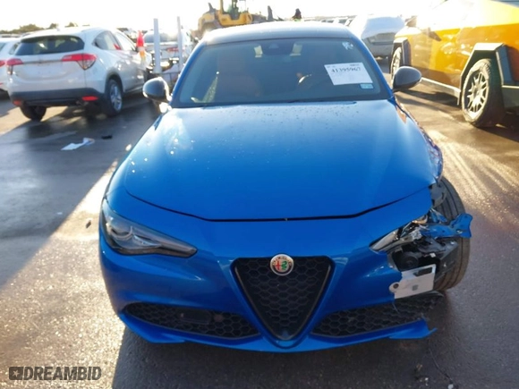 2020 Alfa Romeo Giulia with VIN ZARFAMAN0L7634581, listed as a IAAI auction lot 41395967 with 38,609 mi miles. Bid and sale history available at carsss.com. Image 12.