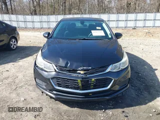 2017 Chevrolet Cruze LS z VIN 1G1BC5SM6H7107353, wystawiony jako IAAI lot #41817282 z przebiegiem 169 385 mil mil oraz . Historia ofert i sprzedaży dostępna na DreamBid. Obrazek 12.