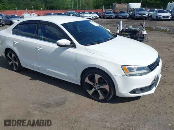 2014 Volkswagen Jetta SE z VIN 3VWD17AJ2EM201544, wystawiony jako IAAI lot #42190501 z przebiegiem 160 137 mil mil oraz . Historia ofert i sprzedaży dostępna na DreamBid. Obrazek 1.