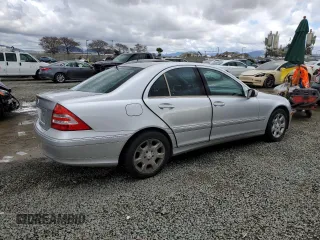 2005 Mercedes-Benz C 240 с VIN WDBRF61J65A777962, выставлен на аукционе Copart как лот 48822595 с пробегом 171 169 миль миль и Списание • Salvage title. История ставок и продаж доступна на DreamBid. Изображение 3.