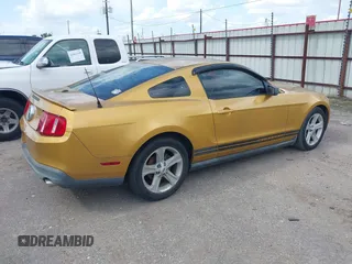 2010 Ford Mustang V6 с VIN 1ZVBP8AN1A5153856, выставлен на аукционе IAAI как лот 42461635 с пробегом 158 071 миль миль и . История ставок и продаж доступна на DreamBid. Изображение 4.