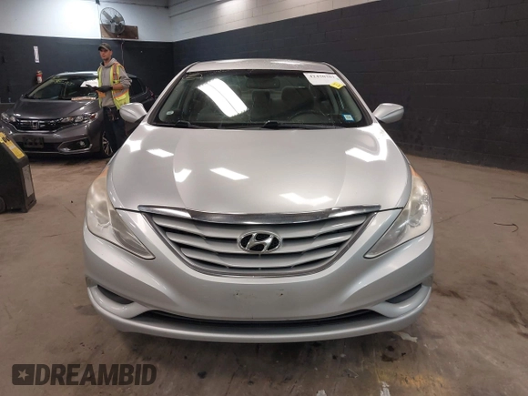 2013 Hyundai Sonata GLS z VIN 5NPEB4ACXDH620718, wystawiony jako IAAI lot #42450301 z przebiegiem 164 170 mil mil oraz . Historia ofert i sprzedaży dostępna na DreamBid. Obrazek 12.