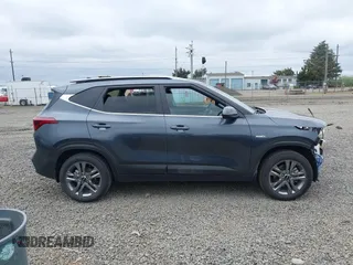 2022 Kia Seltos S z VIN KNDEUCAA1N7314256, wystawiony jako IAAI lot #42120560 z przebiegiem 30 570 mil mil oraz . Historia ofert i sprzedaży dostępna na DreamBid. Obrazek 14.