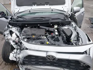 2025 Toyota RAV4 XLE Premium z VIN 2T3A1RFV6SC503413, wystawiony jako IAAI lot #41946001 z przebiegiem 831 mil mil oraz . Historia ofert i sprzedaży dostępna na DreamBid. Obrazek 10.