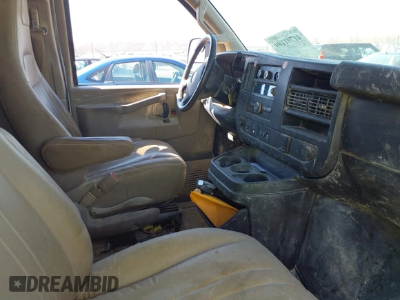 2018 Chevrolet Express Cargo Van with VIN 1GCWGAFP8J1253370, listed as a IAAI auction lot 41791109 with 101,253 mi miles. Bid and sale history available at carsss.com. Image 5.