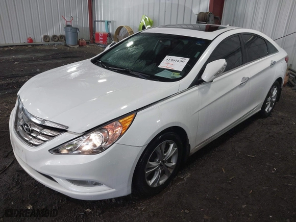 2013 Hyundai Sonata SE with VIN 5NPEC4AC0DH599584, listed as a IAAI auction lot 41961659 with 122,296 mi miles. Bid and sale history available at carsss.com. Image 17.
