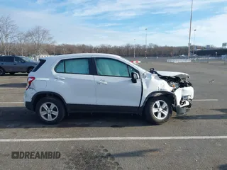 2019 Chevrolet Trax LS with VIN 3GNCJNSB5KL242561, listed as a IAAI auction lot 41662487 with 38,209 mi miles. Bid and sale history available at carsss.com. Image 13.