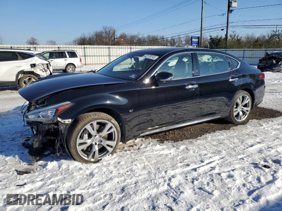 2019 Infiniti Q70 Luxe с VIN JN1BY1PR0KM725592, выставлен на аукционе Copart как лот 42179145 с пробегом 109 493 миль миль и Списание • Salvage title. История ставок и продаж доступна на DreamBid. Изображение 1.