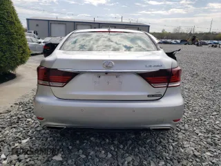 2015 Lexus LS 460 z VIN JTHCL5EF3F5025404, wystawiony jako Copart lot #54346465 z przebiegiem 150 364 mil mil oraz Czysty tytuł • Clean title. Historia ofert i sprzedaży dostępna na DreamBid. Obrazek 6.