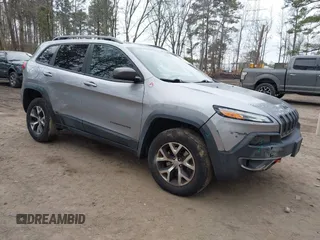 2017 Jeep Cherokee Trailhawk z VIN 1C4PJMBS9HW599524, wystawiony jako IAAI lot #41420167 z przebiegiem 104 438 mil mil oraz . Historia ofert i sprzedaży dostępna na DreamBid. Obrazek 1.