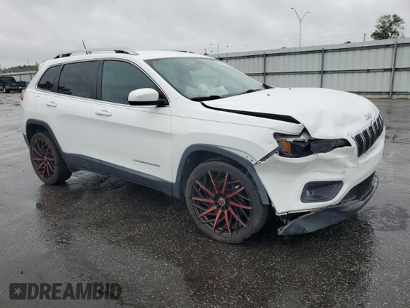 2019 Jeep Cherokee Latitude z VIN 1C4PJLCBXKD332002, wystawiony jako Copart lot #56652185 z przebiegiem 113 690 mil mil oraz Szkoda całkowita • Salvage title. Historia ofert i sprzedaży dostępna na DreamBid. Obrazek 4.