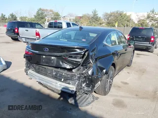 2022 Lexus ES 300h z VIN 58ADA1C18NU013723, wystawiony jako IAAI lot #41642214 z przebiegiem 221 947 mil mil oraz . Historia ofert i sprzedaży dostępna na DreamBid. Obrazek 6.