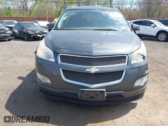 2011 Chevrolet Traverse 1LT z VIN 1GNKRGED1BJ359820, wystawiony jako IAAI lot #42095000 z przebiegiem 80 117 mil mil oraz . Historia ofert i sprzedaży dostępna na DreamBid. Obrazek 12.