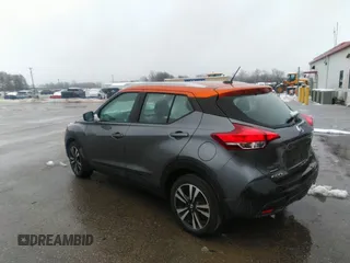 2019 Nissan Kicks SV z VIN 3N1CP5CU3KL543159, wystawiony jako IAAI lot #41485737 z przebiegiem 93 656 mil mil oraz . Historia ofert i sprzedaży dostępna na DreamBid. Obrazek 3.