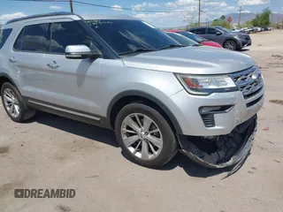 2019 Ford Explorer Limited z VIN 1FM5K8F89KGB42932, wystawiony jako IAAI lot #42302391 z przebiegiem 112 974 mil mil oraz . Historia ofert i sprzedaży dostępna na DreamBid. Obrazek 1.