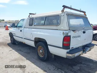 1996 Dodge 1500 z VIN 1B7HC16Y1TS630096, wystawiony jako IAAI lot #42095072 z przebiegiem 252 069 mil mil oraz . Historia ofert i sprzedaży dostępna na DreamBid. Obrazek 3.