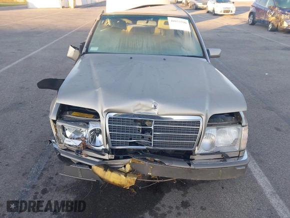 1994 Mercedes-Benz 400 with VIN WDBEA34E4RC015119, listed as a IAAI auction lot 40933590 with 77,554 mi miles. Bid and sale history available at carsss.com. Image 6.
