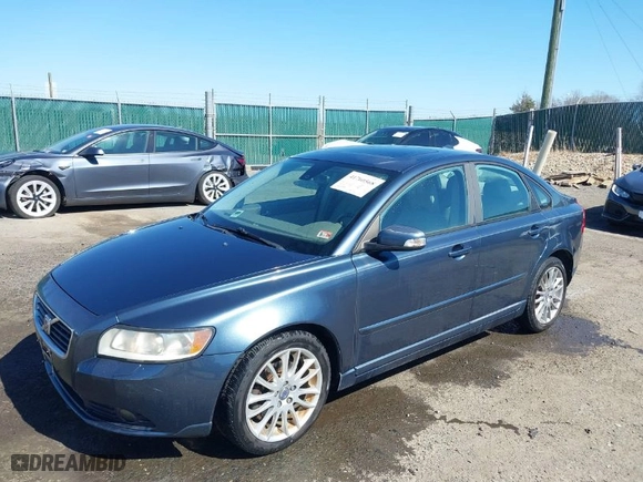 2009 Volvo S40 2.4L with VIN YV1MS382292453700, listed as a IAAI auction lot 41760568 with 151,199 mi miles. Bid and sale history available at carsss.com. Image 2.