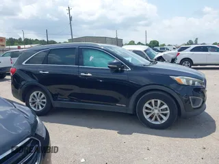 2016 Kia Sorento LX z VIN 5XYPGDA50GG112670, wystawiony jako IAAI lot #42170870 z przebiegiem 165 053 mil mil oraz . Historia ofert i sprzedaży dostępna na DreamBid. Obrazek 13.