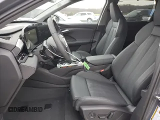 2025 Audi Q6 e-tron Premium Plus z VIN WA124BGF6SA005195, wystawiony jako Copart lot #42492975 z przebiegiem Nie podano mil oraz Szkody całkowita. Historia ofert i sprzedaży dostępna na DreamBid. Obrazek 7.