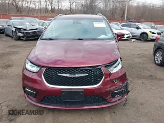 2021 Chrysler Pacifica Touring L with VIN 2C4RC1BG6MR597911, listed as a IAAI auction lot 41660729 with 72,004 mi miles and . Bid and sale history available at DreamBid. Image 12.