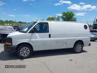2014 Chevrolet Express Cargo z VIN 1GCSGAFX4E1198968, wystawiony jako IAAI lot #42322008 z przebiegiem 192 912 mil mil oraz . Historia ofert i sprzedaży dostępna na DreamBid. Obrazek 6.