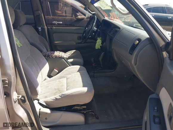 2001 Toyota 4Runner SR5 with VIN JT3HN86R810333948, listed as a IAAI auction lot 41832267 with 181,619 mi miles. Bid and sale history available at carsss.com. Image 5.