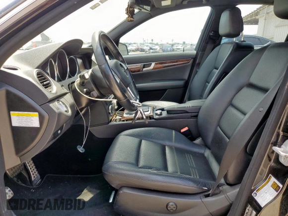 2014 Mercedes-Benz C 250 Sport with VIN WDDGF4HB9ER319044, listed as a Copart auction lot 58159395 with 122,330 mi miles and Clean title. Bid and sale history available at DreamBid. Image 7.