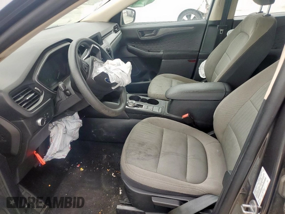 2020 Ford Escape S z VIN 1FMCU0F65LUC08803, wystawiony jako Copart lot #63665045 z przebiegiem 47 606 mil mil oraz Czysty tytuł • Clean title. Historia ofert i sprzedaży dostępna na DreamBid. Obrazek 7.