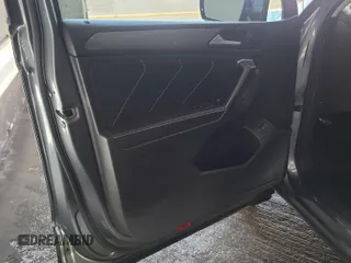 2024 Volkswagen Tiguan SE с VIN 3VV3B7AX0RM107010, выставлен на аукционе IAAI как лот 42889810 с пробегом 22 903 миль миль и . История ставок и продаж доступна на DreamBid. Изображение 5.