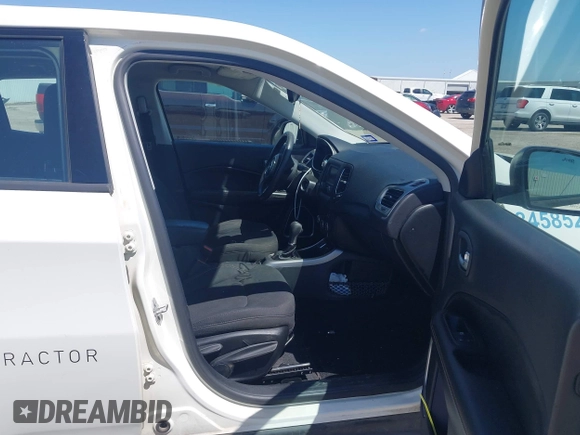 2018 Jeep Compass Sport with VIN 3C4NJCAB1JT151695, listed as a IAAI auction lot 42475636 with 77,607 mi miles and . Bid and sale history available at DreamBid. Image 5.