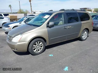 2006 Kia Sedona LX with VIN KNDMB233X66069684, listed as a IAAI auction lot 41997424 with 191,982 mi miles. Bid and sale history available at carsss.com. Image 2.