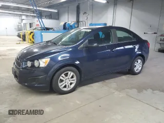 2015 Chevrolet Sonic LT z VIN 1G1JC5SH3F4135303, wystawiony jako Copart lot #61088465 z przebiegiem 79 458 mil mil oraz Czysty tytuł • Clean title. Historia ofert i sprzedaży dostępna na DreamBid. Obrazek 1.