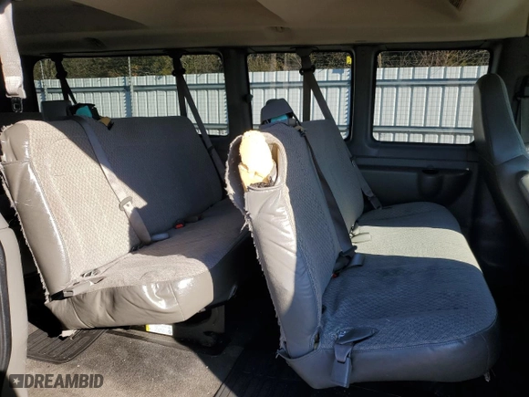 2008 GMC Savana Passenger with VIN 1GJHG39K381127764, listed as a Copart auction lot 47030445 with 117,281 mi miles and Salvage Title. Bid and sale history available at carsss.com. Image 11.