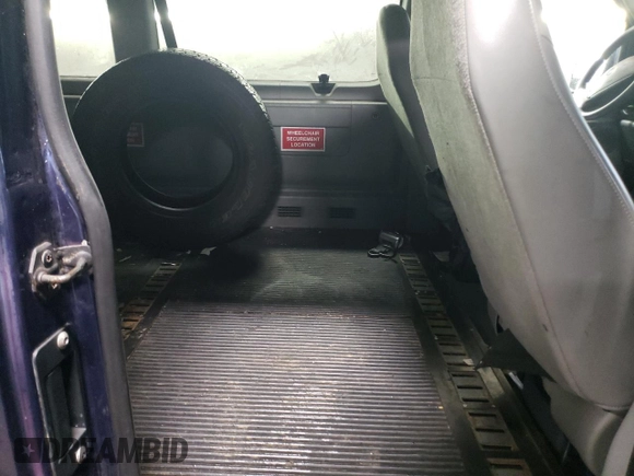 2003 Ford Econoline Passenger XL с VIN 1FBSS31L03HA96493, выставлен на аукционе Copart как лот 43443355 с пробегом 196 245 миль миль и Списание • Salvage title. История ставок и продаж доступна на DreamBid. Изображение 11.