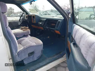 1993 GMC Sierra 1500 with VIN 2GDEK19K3P1548269, listed as a IAAI auction lot 41649617 with 251,363 mi miles and . Bid and sale history available at DreamBid. Image 5.