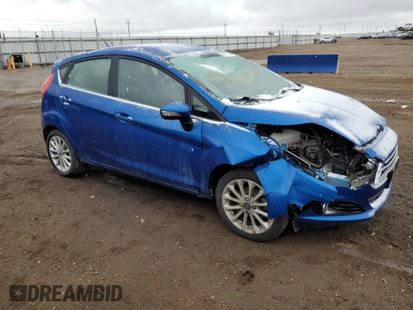 2018 Ford Fiesta Titanium z VIN 3FADP4FJ3JM139564, wystawiony jako Copart lot #53812695 z przebiegiem 75 265 mil mil oraz Czysty tytuł • Clean title. Historia ofert i sprzedaży dostępna na DreamBid. Obrazek 4.