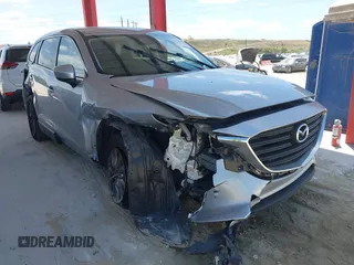2018 Mazda CX-9 Sport z VIN JM3TCABYXJ0230442, wystawiony jako IAAI lot #42118134 z przebiegiem 81 800 mil mil oraz . Historia ofert i sprzedaży dostępna na DreamBid. Obrazek 1.