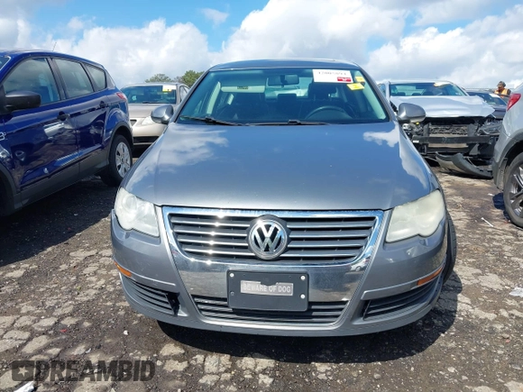 2008 Volkswagen Passat Komfort with VIN WVWAK73C48E145599, listed as a IAAI auction lot 42005894 with 158,147 mi miles and . Bid and sale history available at DreamBid. Image 12.