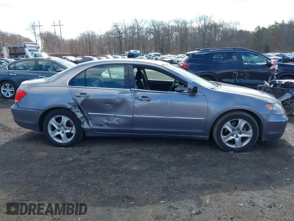 2007 Acura RL Tech Pkg with VIN JH4KB16617C000200, listed as a IAAI auction lot 41592490 with 224,508 mi miles. Bid and sale history available at carsss.com. Image 13.