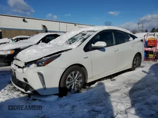2021 Toyota Prius LE z VIN JTDL9MFU7M3025678, wystawiony jako Copart lot #45460645 z przebiegiem 50 893 mil mil oraz Szkoda całkowita • Salvage title. Historia ofert i sprzedaży dostępna na DreamBid. Obrazek 1.