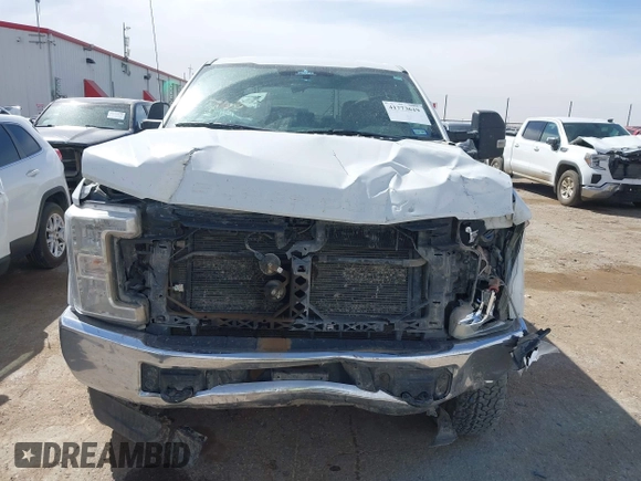 2018 Ford F-250 XL z VIN 1FT7W2BT5JEB49461, wystawiony jako IAAI lot #41773619 z przebiegiem 279 815 mil mil oraz . Historia ofert i sprzedaży dostępna na DreamBid. Obrazek 12.