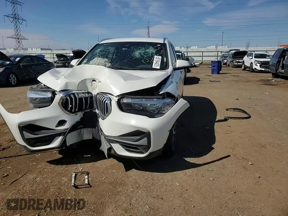 2021 BMW X1 xDrive28i z VIN WBXJG9C02M5S18999, wystawiony jako Copart lot #50194425 z przebiegiem 62 355 mil mil oraz Szkoda całkowita • Salvage title. Historia ofert i sprzedaży dostępna na DreamBid. Obrazek 11.