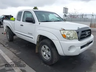 2005 Toyota Tacoma z VIN 5TEUU42N35Z060609, wystawiony jako IAAI lot #42119427 z przebiegiem 245 280 mil mil oraz . Historia ofert i sprzedaży dostępna na DreamBid. Obrazek 1.