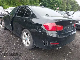 2015 BMW 3 Series 328i z VIN WBA3A5G51FNS91691, wystawiony jako IAAI lot #42619464 z przebiegiem 156 189 mil mil oraz . Historia ofert i sprzedaży dostępna na DreamBid. Obrazek 3.