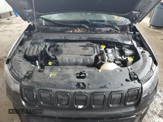 2022 Jeep Compass Latitude z VIN 3C4NJDBB8NT115285, wystawiony jako Copart lot #44131635 z przebiegiem 16 683 mil mil oraz Szkoda całkowita • Salvage title. Historia ofert i sprzedaży dostępna na DreamBid. Obrazek 11.