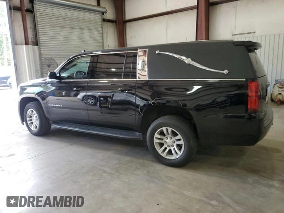 2018 Chevrolet Suburban LS z VIN 1GNSCGEC3JR140303, wystawiony jako Copart lot #69944234 z przebiegiem 48 541 mil mil oraz Szkoda całkowita • Salvage title. Historia ofert i sprzedaży dostępna na DreamBid. Obrazek 2.