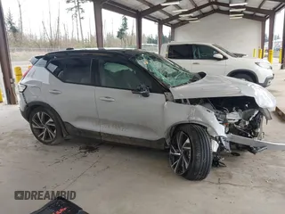 2022 Volvo XC40 R-Design z VIN YV4162UM4N2722947, wystawiony jako IAAI lot #41906690 z przebiegiem 43 077 mil mil oraz . Historia ofert i sprzedaży dostępna na DreamBid. Obrazek 12.