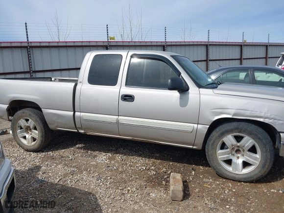 2006 Chevrolet Silverado 1500 LS with VIN 1GCEC19V16Z233584, listed as a IAAI auction lot 41664131 with 316,943 mi miles. Bid and sale history available at carsss.com. Image 14.